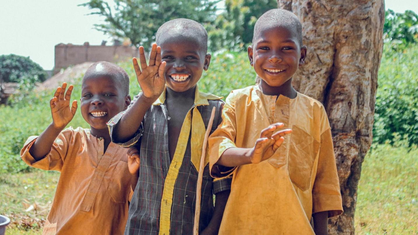 Children smiling and waving