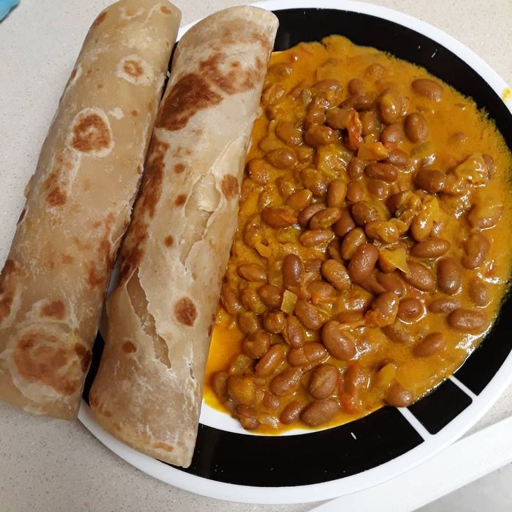 Eye-catching, mouth-watering creamy coconut beans with chapati.